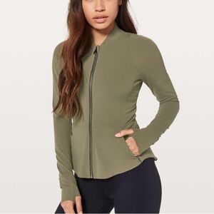 2018 Lululemon The Ease Jacket
Sage | Size 4 Rare Retired Edition Zip Coat